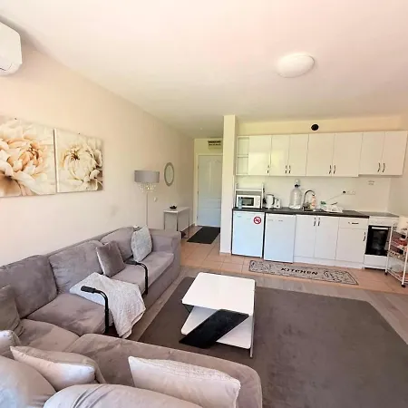 2 Bed Including Free Airport Ride * סאני ביץ'